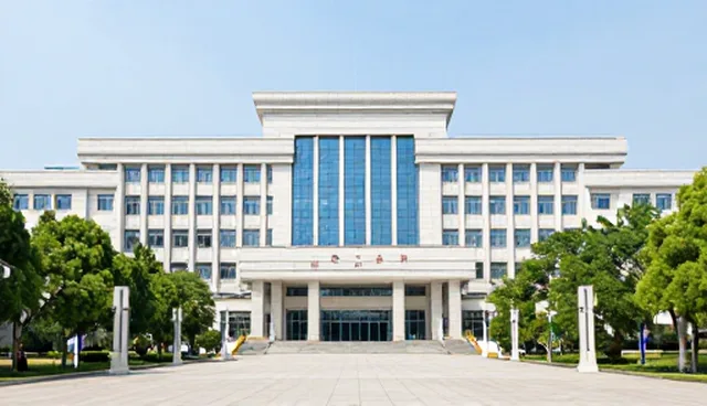 技术应用中的性能优化与适用条件分析